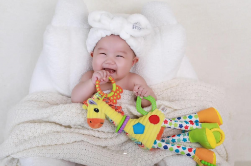 南阳宝宝咬手指甲 南阳宝宝咬手指甲